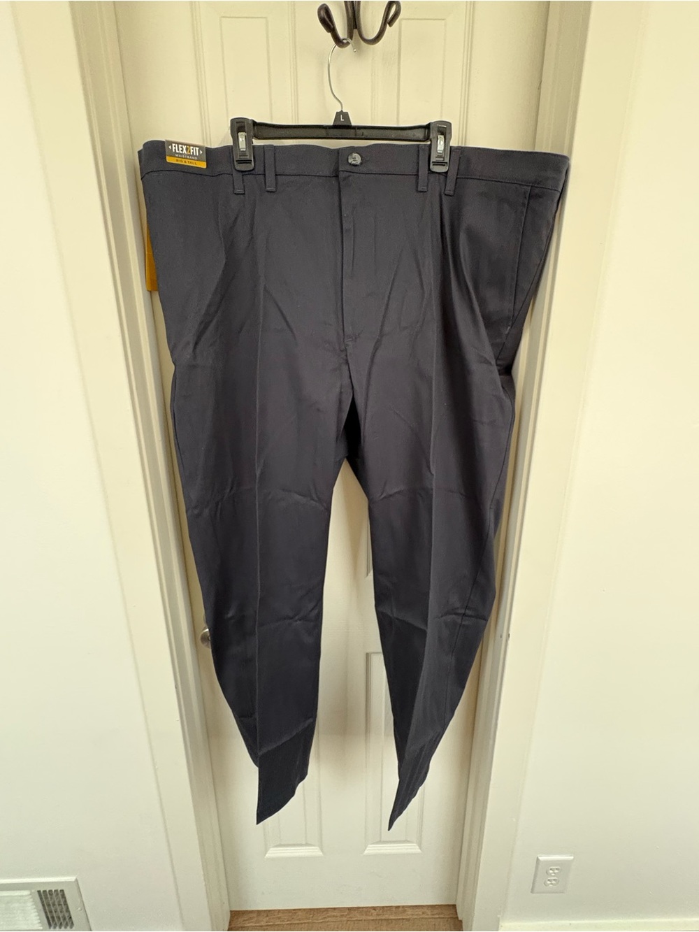 Men's Navy Flex-Fit Dress Pants New with Tags
